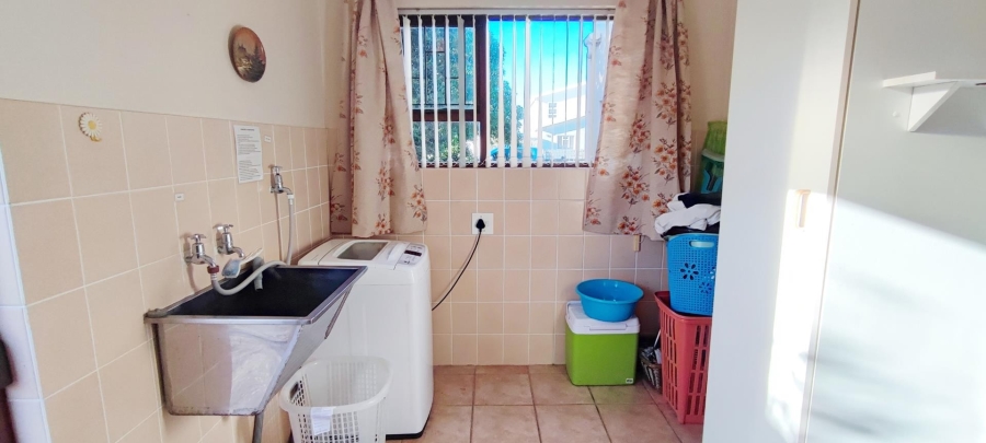 4 Bedroom Property for Sale in Franskraal Western Cape